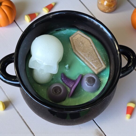 Handmade ✦ Witch’s Cauldron Candle ✦ Coffee Cake Vanilla Cinnamon Brandy Soy Wax - Picture 4 of 6